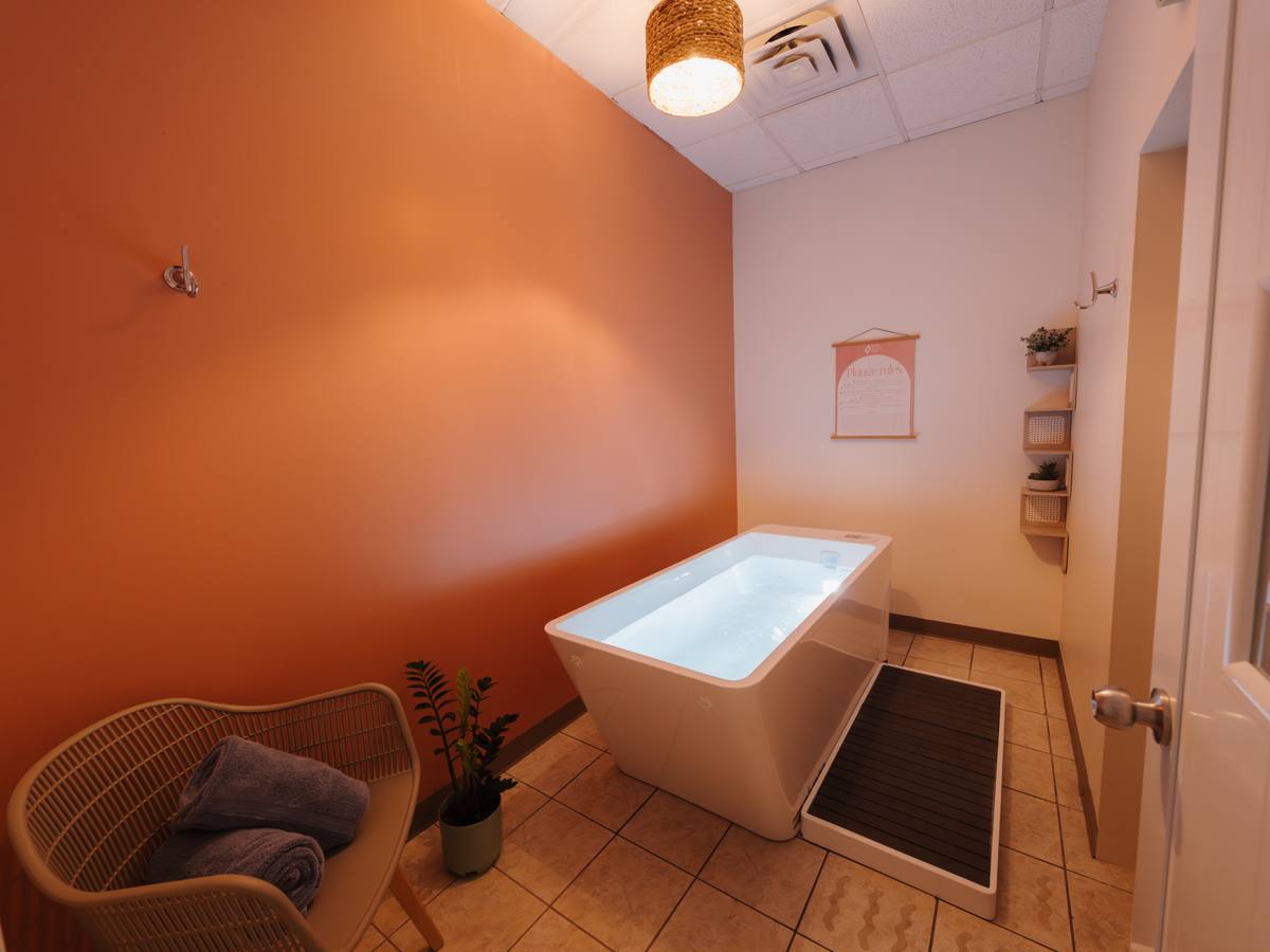 Cold plunge tub in a warm, private recovery room